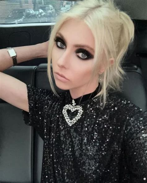 taylor momsen topless|Unrecognisable former Hollywood child star goes topless on red。